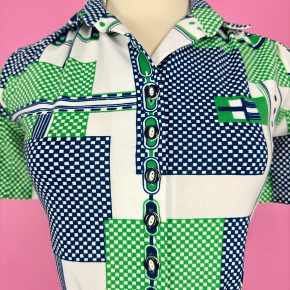 Vintage 70s 1970s Poly Knit Short Sleeve Novelty Print Shirtwaist Dress - Picture 2 of 10